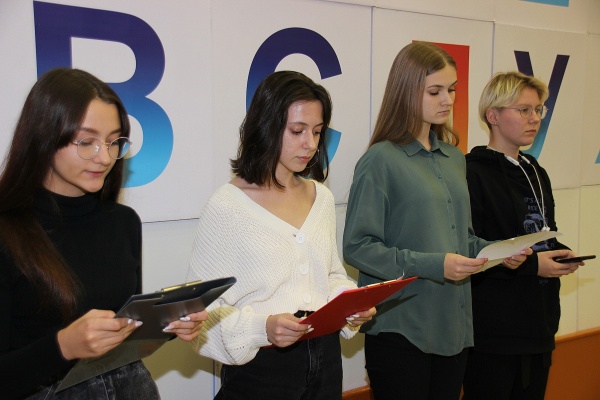 читают лицей 15.JPG